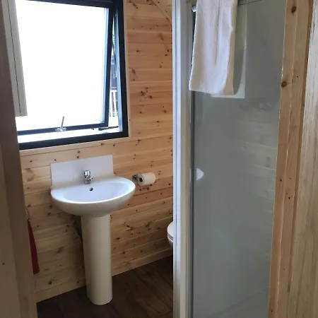 Waterfall Pod 5 Pet Friendly Neath Exterior foto